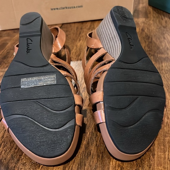 Clark bendables in Tan size 6 (37) - Picture 7 of 7